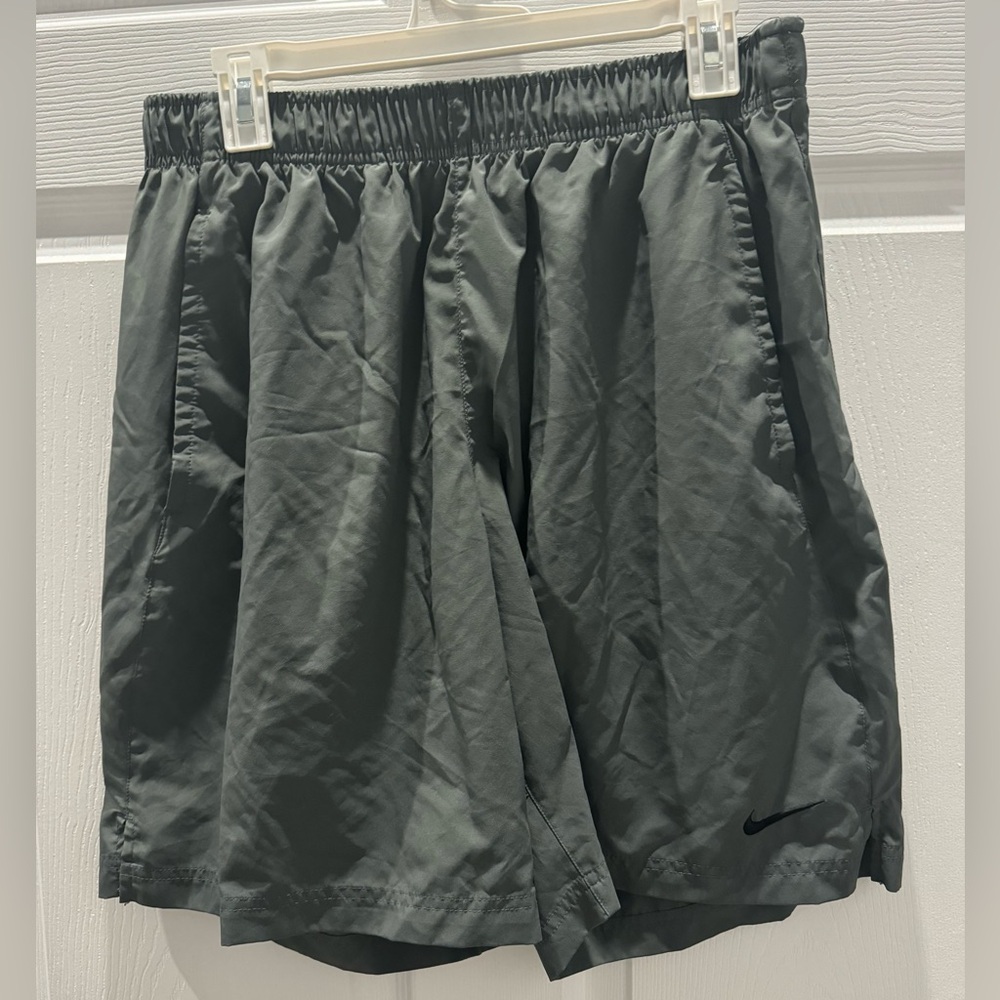 Men’s DRI-FIT Nike Active Shorts in Gray